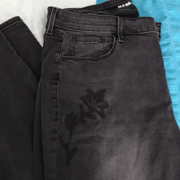🌹Rose embroidered black Jeans - Picture 3 of 6